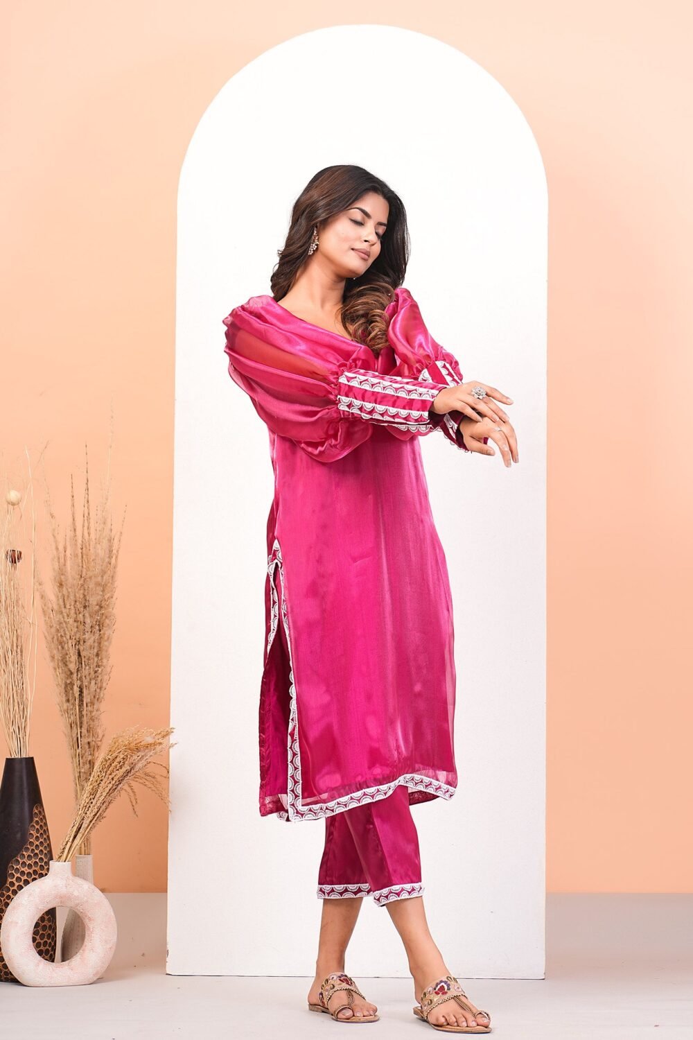 Pink Kurta With Puff Sleeves And Lace Detailing