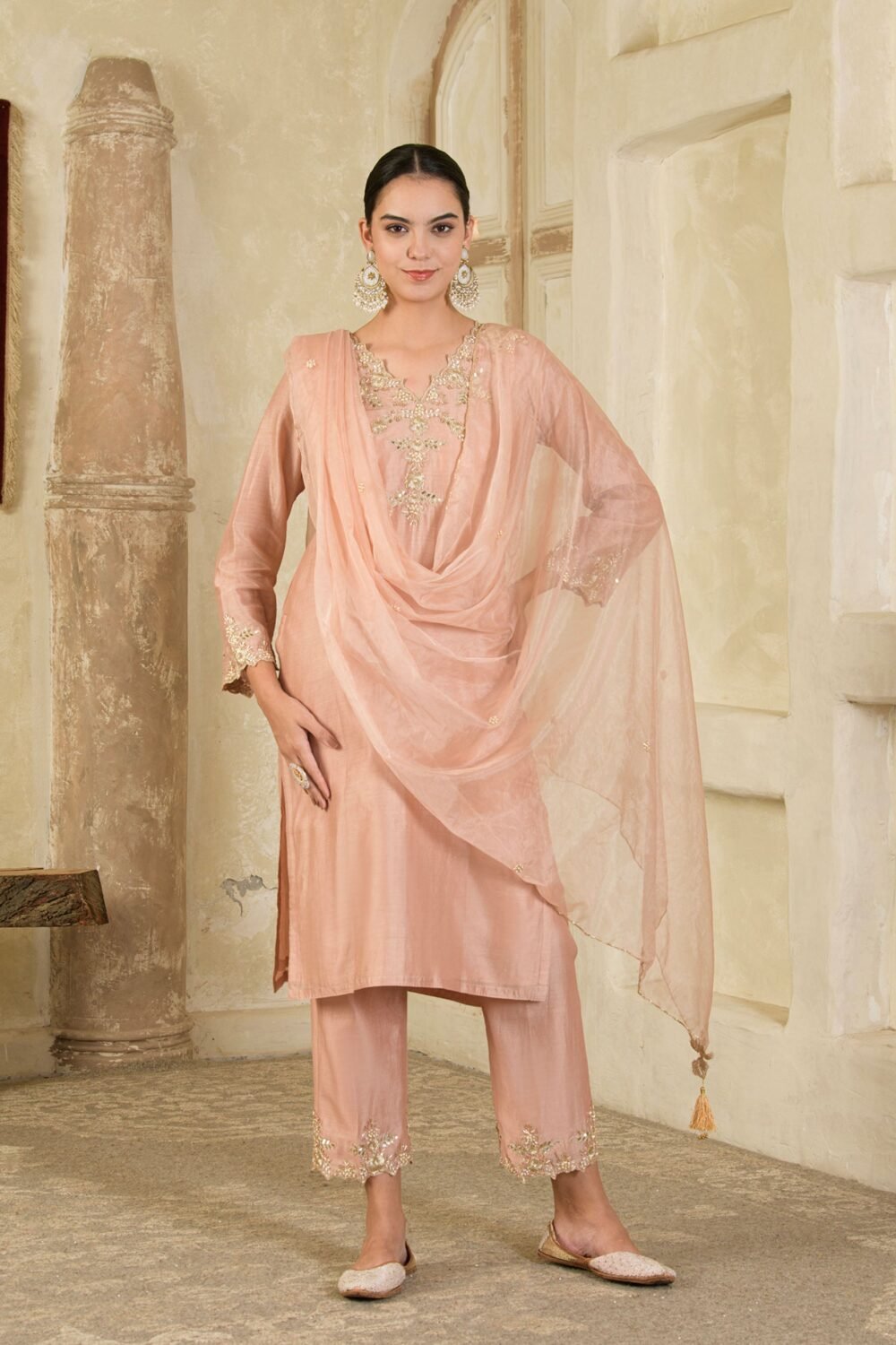 Rose Gold Hand Embroidered Chanderi Kurta Set ( Set of 3 )