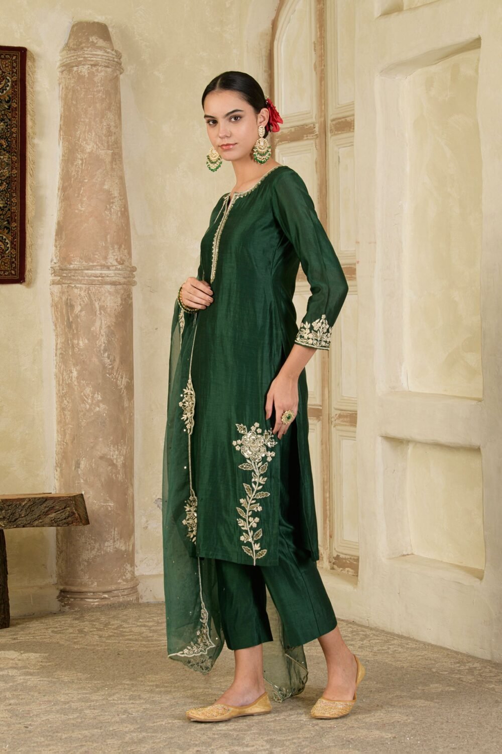 Dark Green Hand Embroidered Chanderi Kurta Set ( Set of 3 )