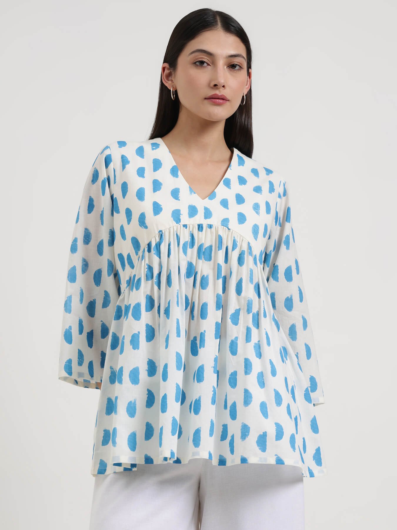 Cotton Geometric V-neck Top - Off White and Blue