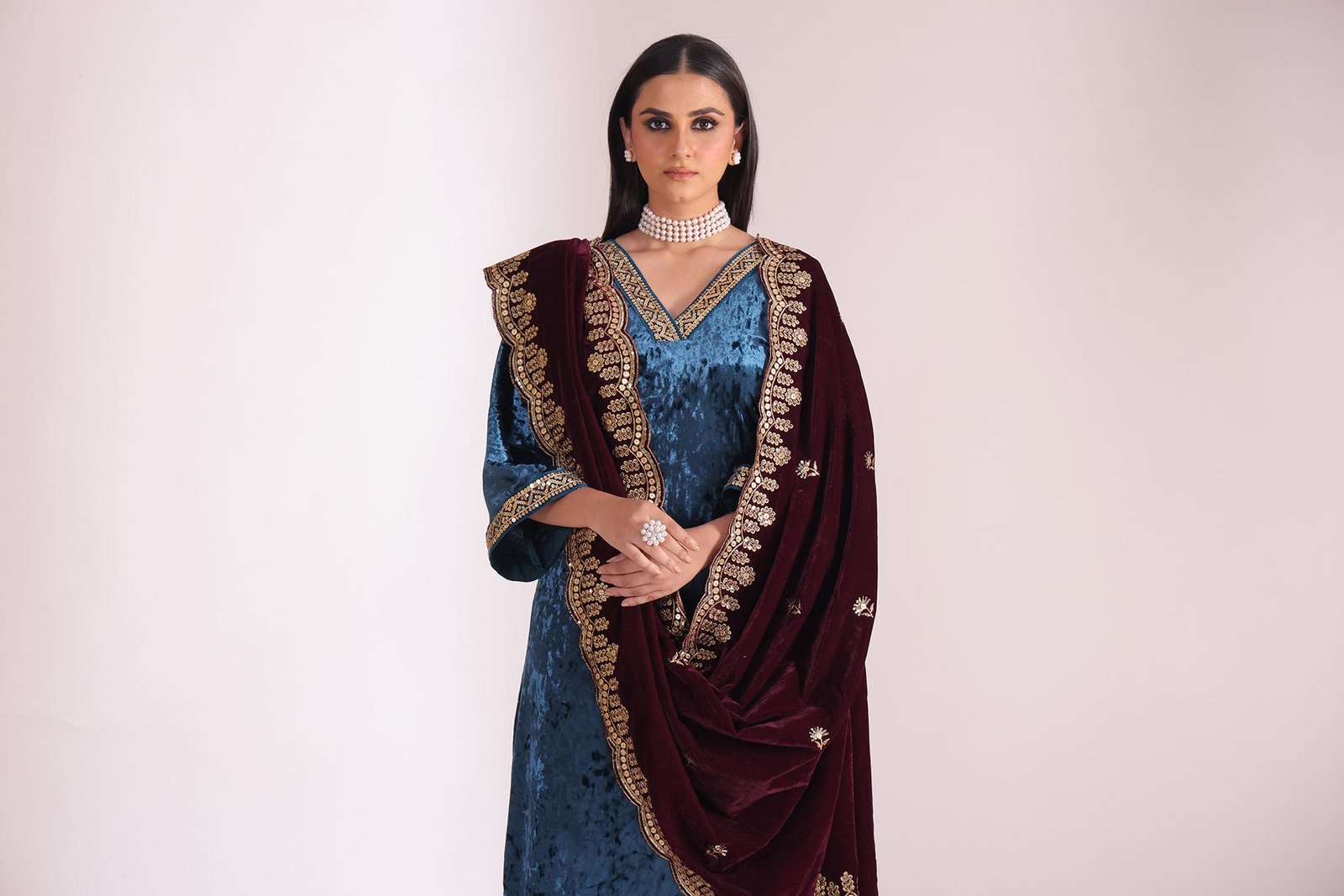 Noor-e-zar Teal Velvet Embroidered Kurta With Shawl