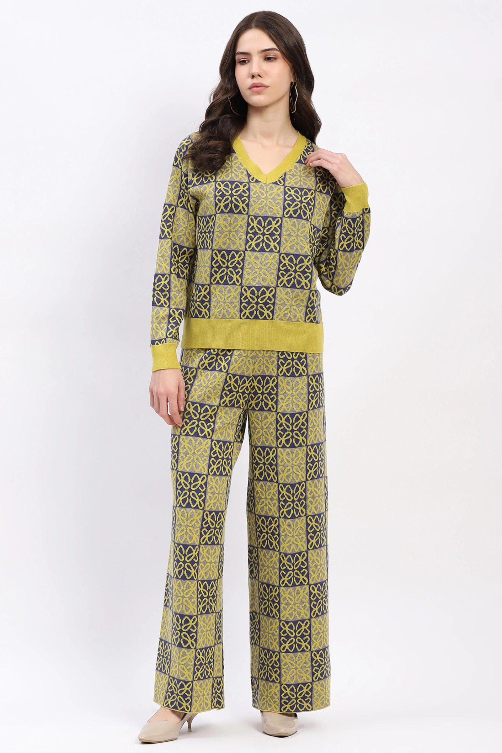 Chic Winter Pullover Set